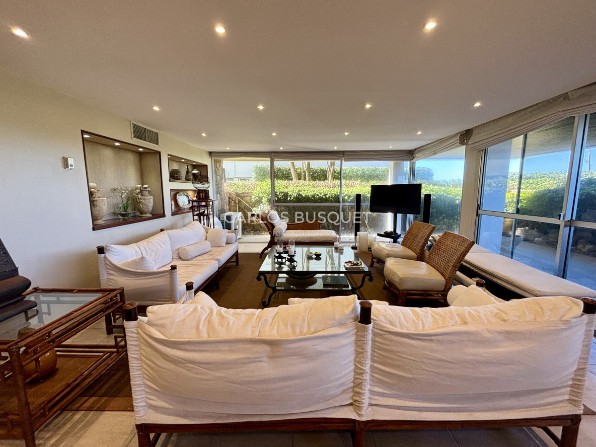 Apartamento ID.1305 - Apartamento en venta de 4 dormitorios en playa brava, frente al mar!