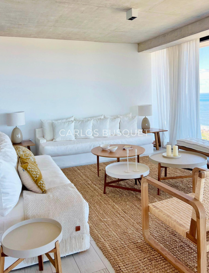 Apartamento ID.758 - Apartamento en alquiler temporal, de 2 dormitorios en suite, en playa brava, edificio Surfside. 