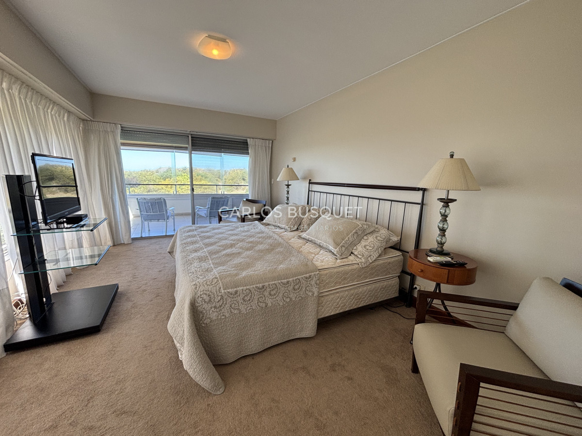 Apartamento ID.1305 - Apartamento en venta de 4 dormitorios en playa brava, frente al mar!
