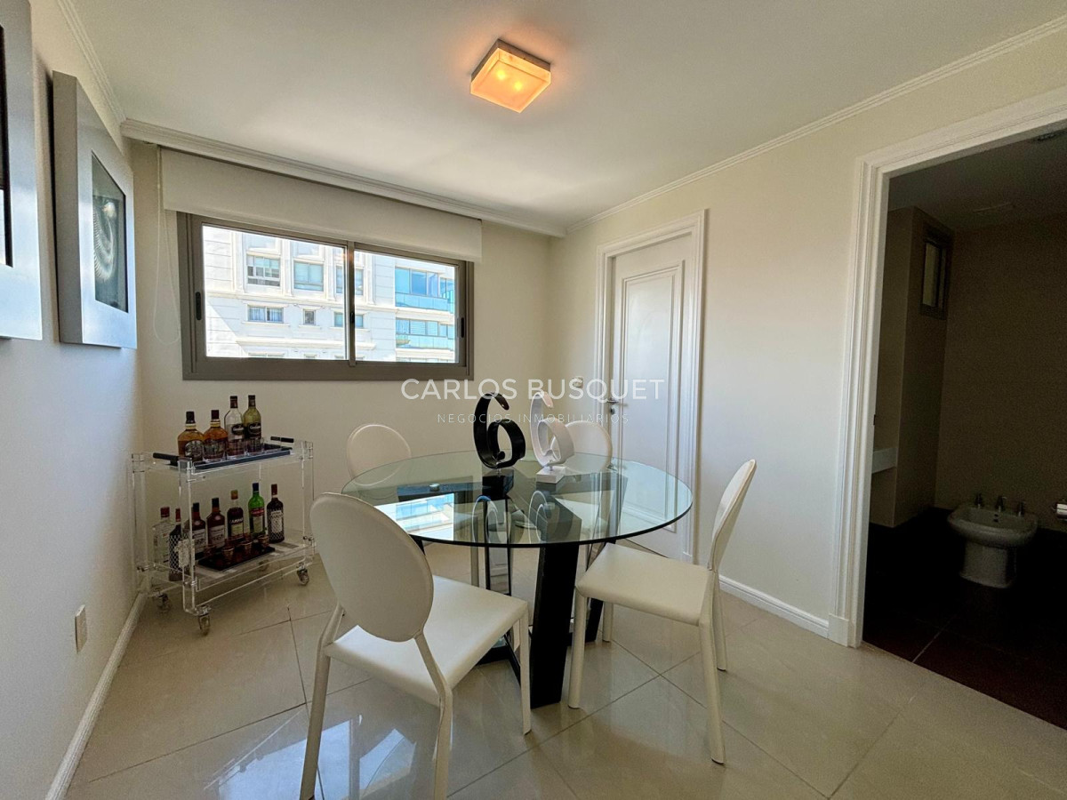 Apartamento ID.815 - Apartamento en venta de 4 dormitorios en exclusiva torre en playa brava! 