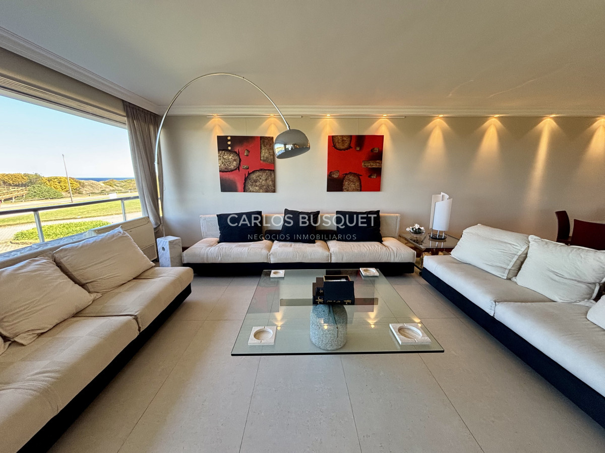 Apartamento ID.1305 - Apartamento en venta de 4 dormitorios en playa brava, frente al mar!