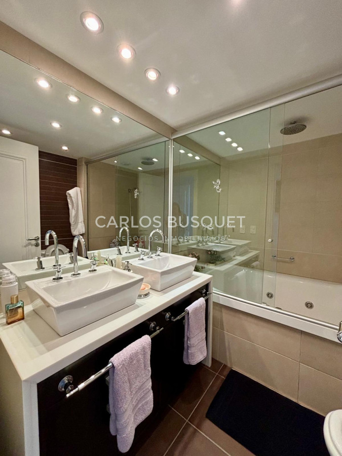 Apartamento ID.815 - Apartamento en venta de 4 dormitorios en exclusiva torre en playa brava! 