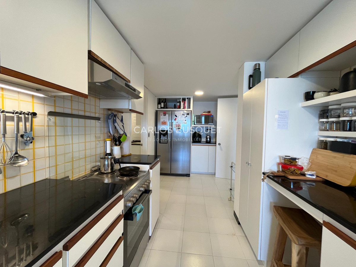 Apartamento ID.398 - Apartamento en alquiler, de 3 dormitorios, zona brava, frente al mar! 