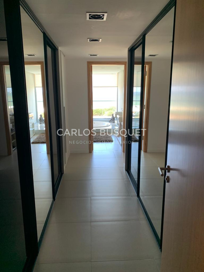 Apartamento ID.896 - Espectacular semipiso en venta en playa brava