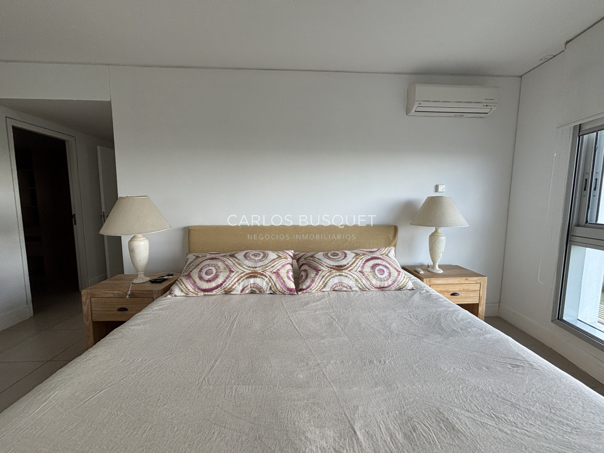 Apartamento ID.1102 - Apartamento en alquiler temporal de 3 dormitorios en suite, en playa Brava