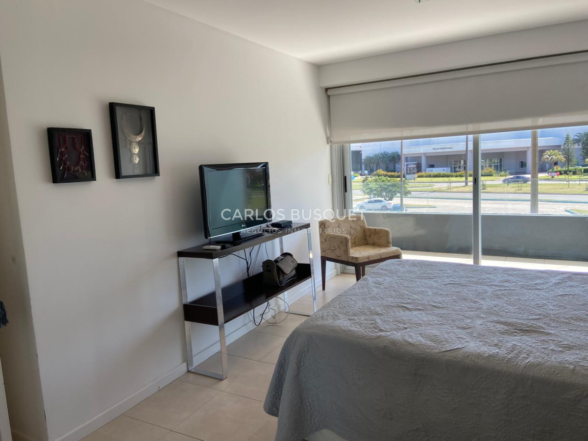 Apartamento ID.1239 - Apartamento en alquiler temporal playa Mansa 3 dormitorios Punta del este Torre del Mar