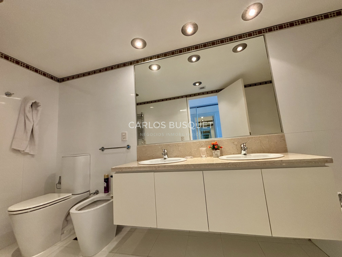 Apartamento ID.1099 - Apartamento en alquiler temporal de 2 dormitorios en suite en Playa Brava
