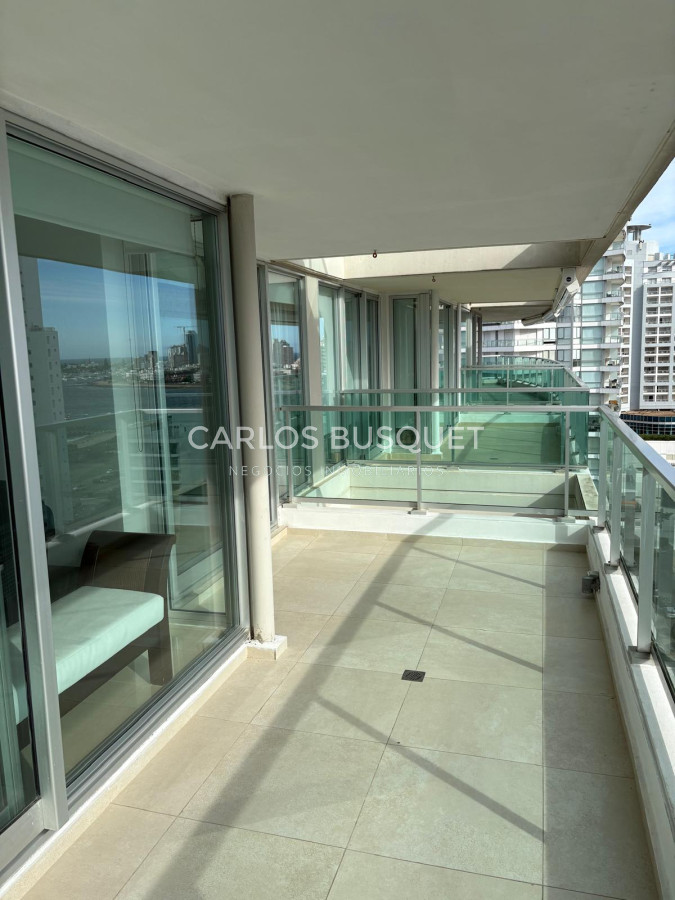 Apartamento ID.986 - Espectacular apartamento en venta en playa Mansa 3 suites