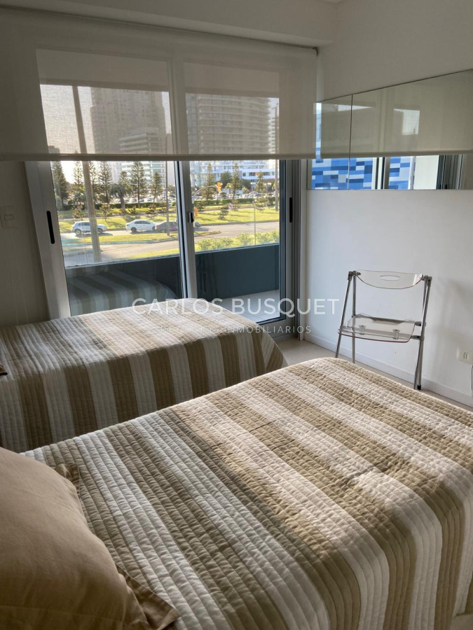 Apartamento ID.1239 - Apartamento en alquiler temporal playa Mansa 3 dormitorios Punta del este Torre del Mar