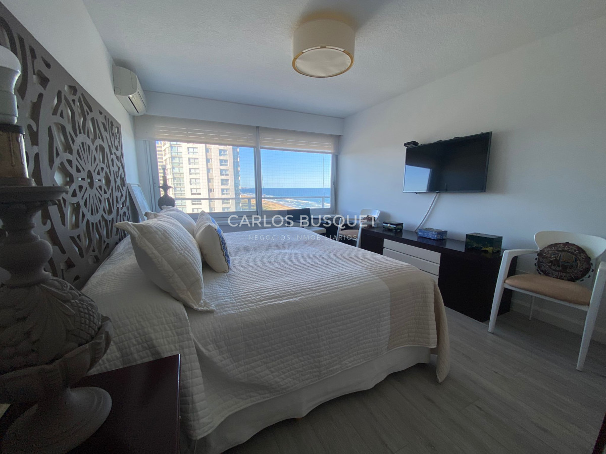 Apartamento ID.359 - Apartamento en alquiler, de 3 dormitorios, playa brava, frente al mar! 