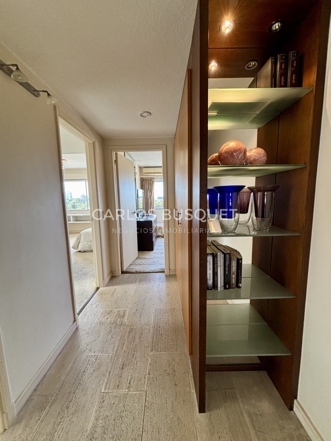 Apartamento ID.877 - Apartamento en venta de 3 dormitorios en suite, en Playa Mansa 