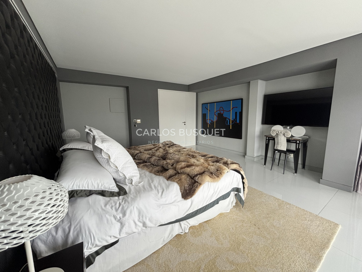 Apartamento ID.1558 - Venta apartamento de 4 dormitorios en Playa Brava, Penthouse con parrillero propio 