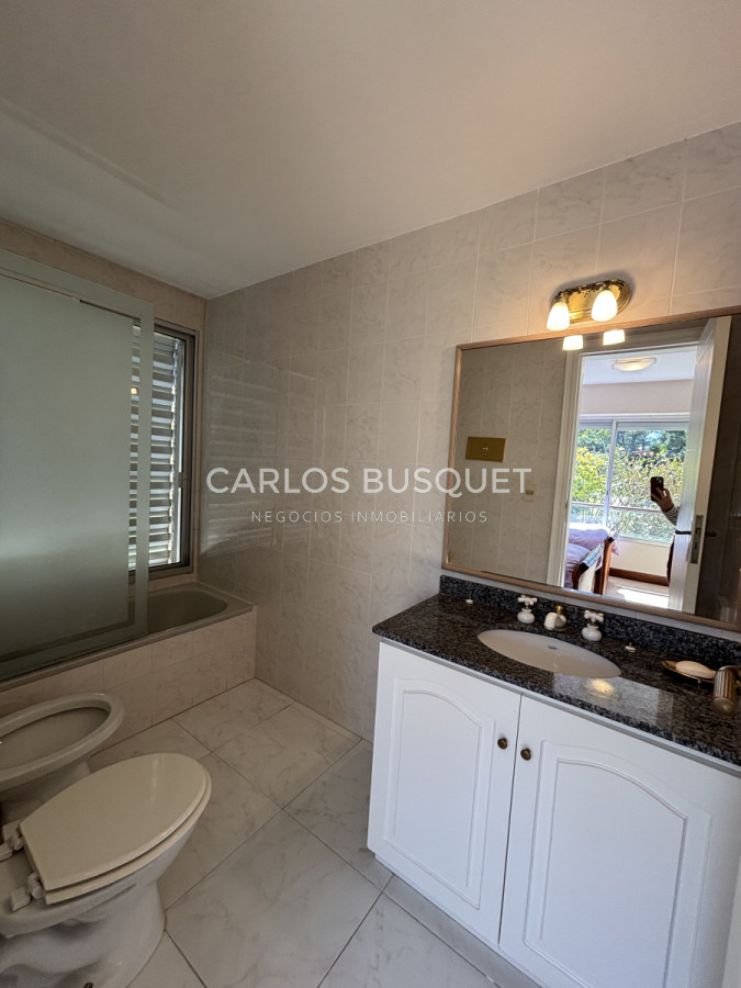 Apartamento ID.1305 - Apartamento en venta de 4 dormitorios en playa brava, frente al mar!