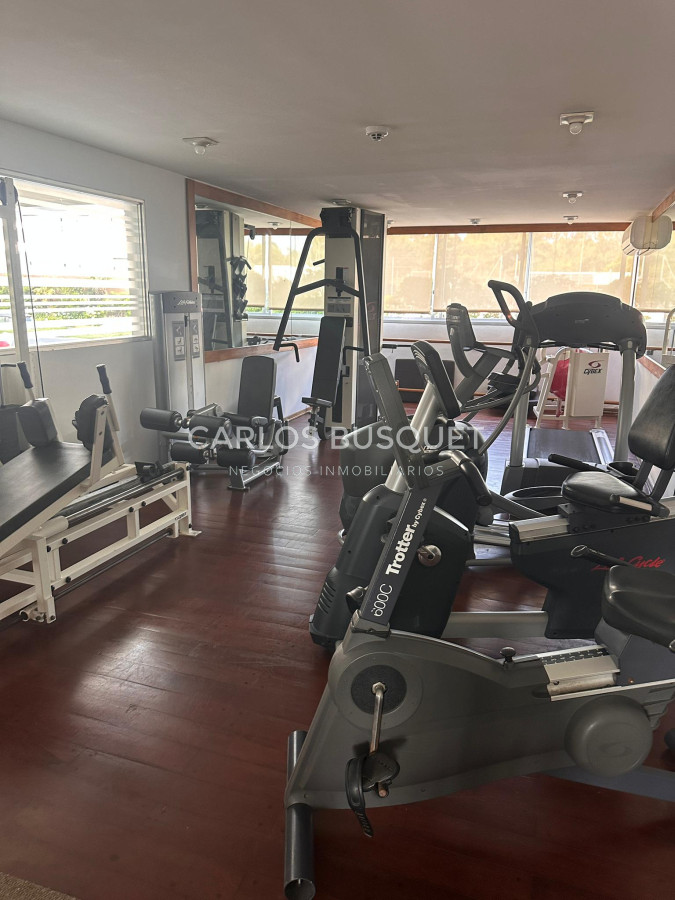 Apartamento ID.877 - Apartamento en venta de 3 dormitorios en suite, en Playa Mansa 