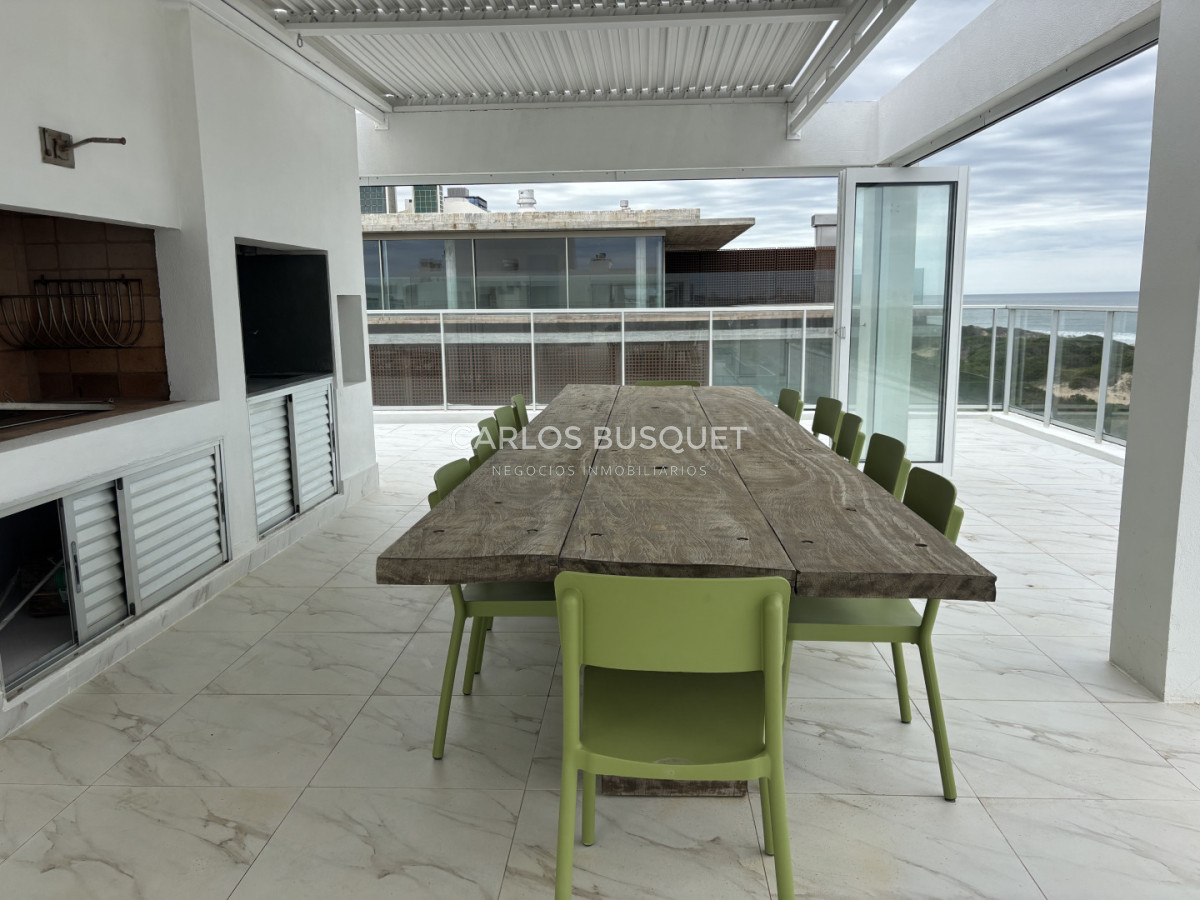 Apartamento ID.1558 - Venta apartamento de 4 dormitorios en Playa Brava, Penthouse con parrillero propio 
