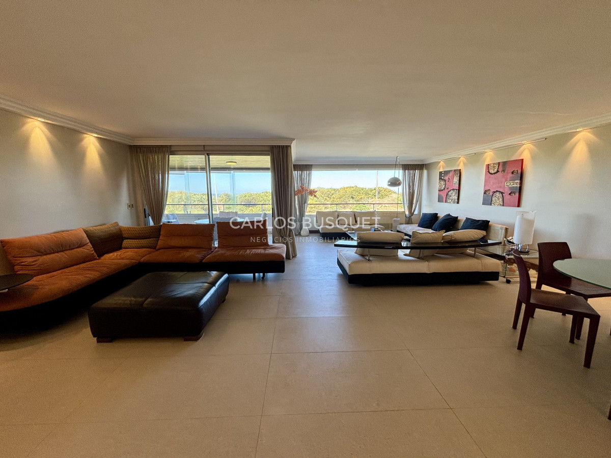 Apartamento ID.1305 - Apartamento en venta de 4 dormitorios en playa brava, frente al mar!