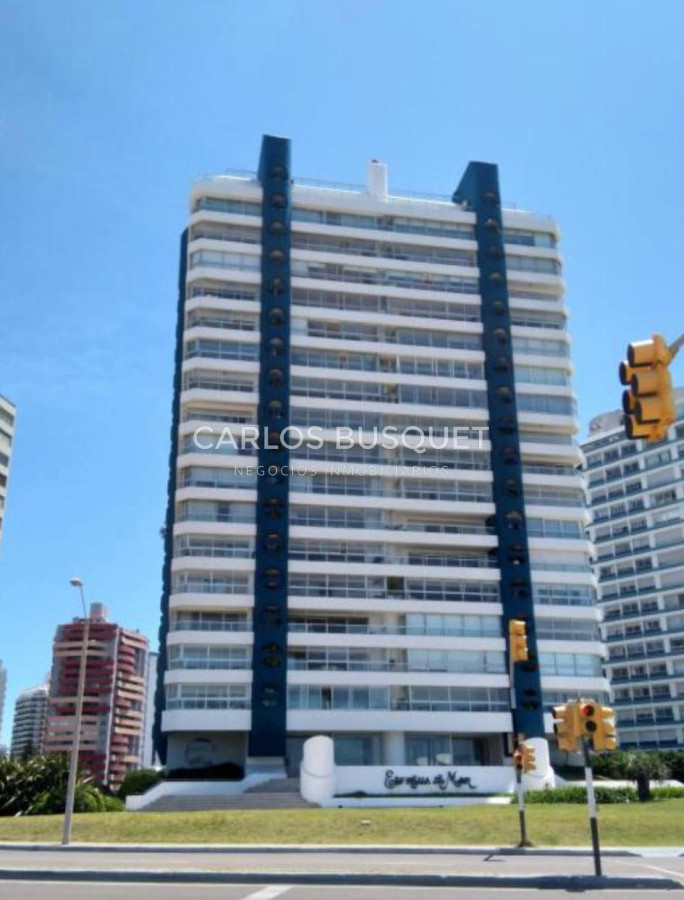Apartamento ID.944 - Apartamento en venta de 3 dormitorios en suite, en Playa Brava