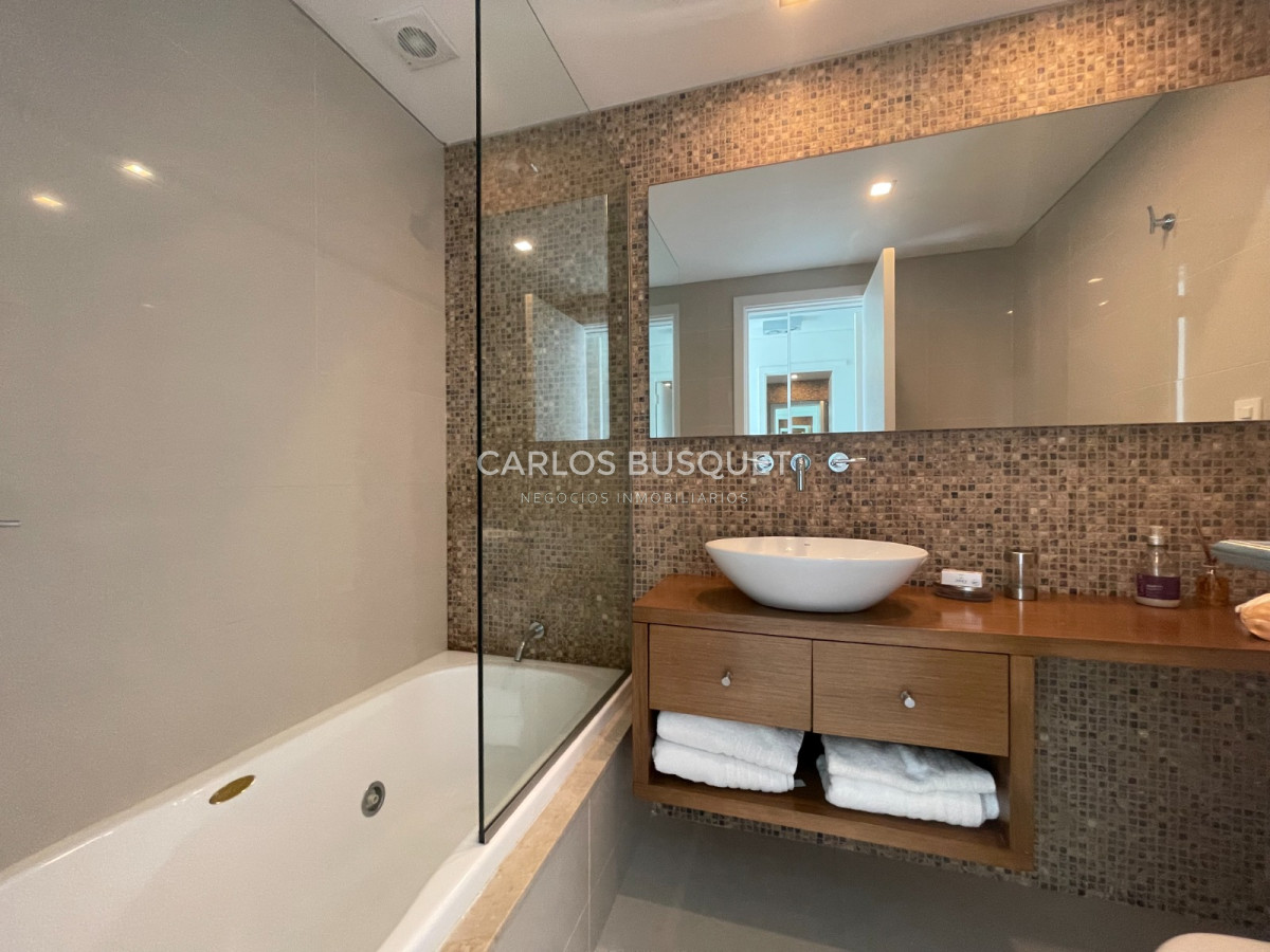 Apartamento ID.864 - Apartamento de 3 dormitorios en alquiler temporal, playa brava! 