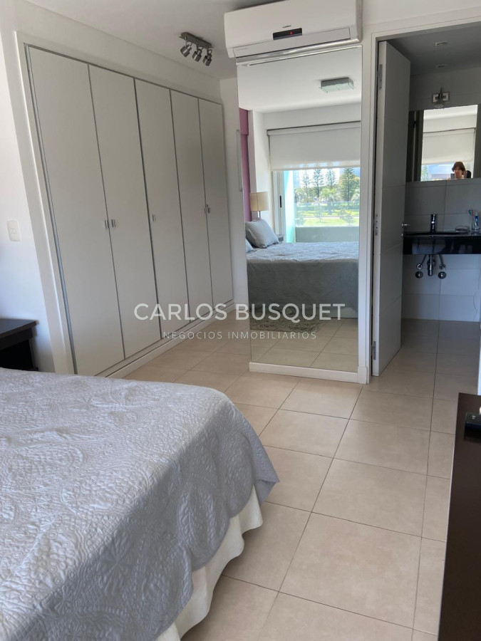 Apartamento ID.1239 - Apartamento en alquiler temporal playa Mansa 3 dormitorios Punta del este Torre del Mar