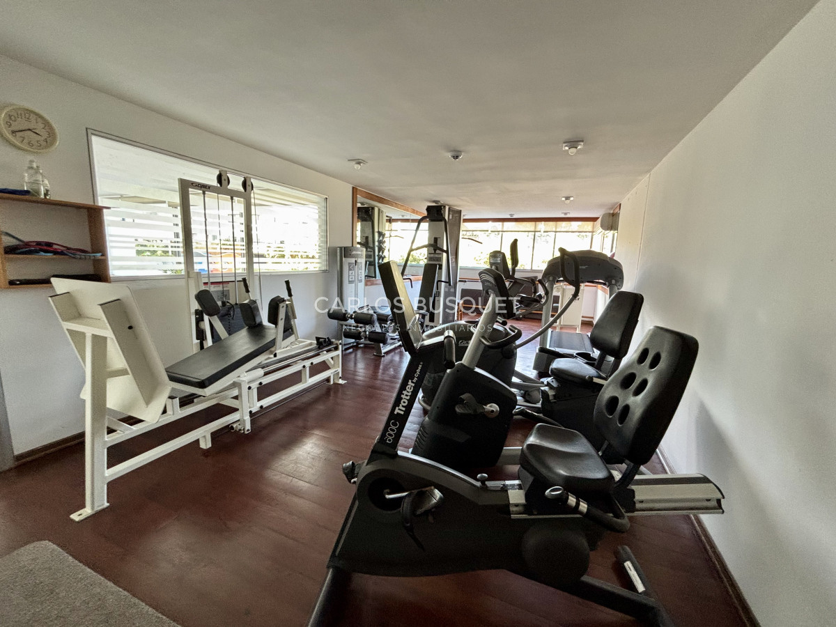 Apartamento ID.877 - Apartamento en venta de 3 dormitorios en suite, en Playa Mansa 