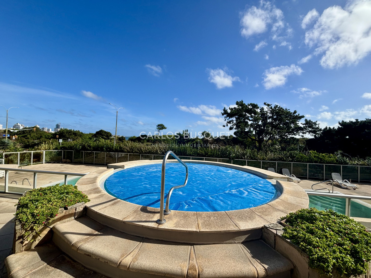 Apartamento ID.877 - Apartamento en venta de 3 dormitorios en suite, en Playa Mansa 