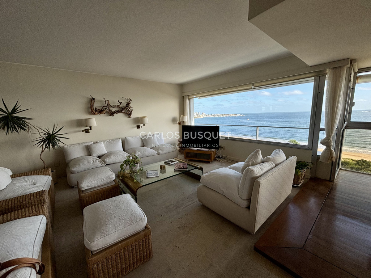 Apartamento ID.877 - Apartamento en venta de 3 dormitorios en suite, en Playa Mansa 
