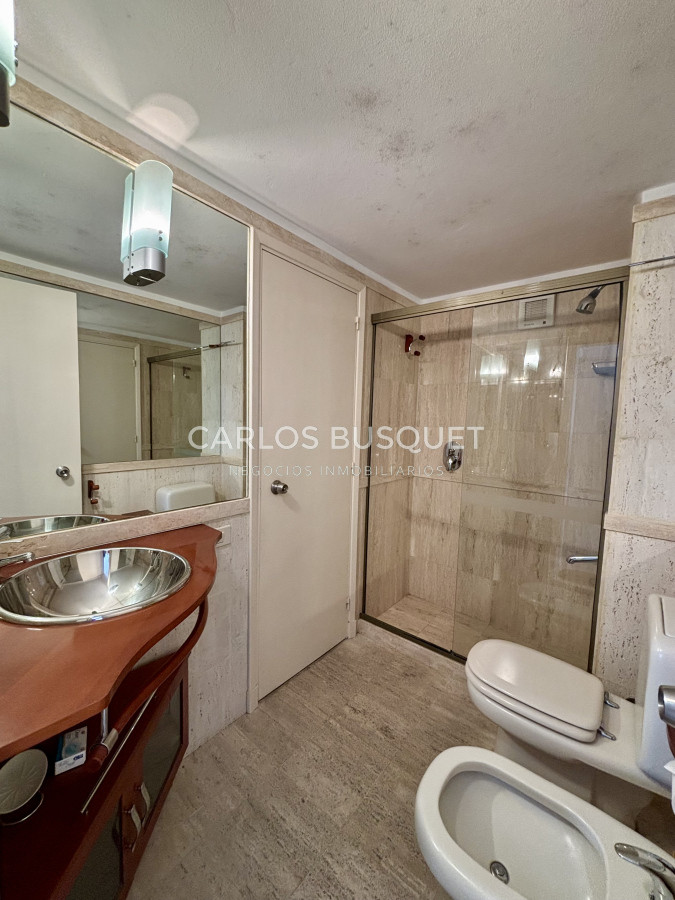 Apartamento ID.877 - Apartamento en venta de 3 dormitorios en suite, en Playa Mansa 