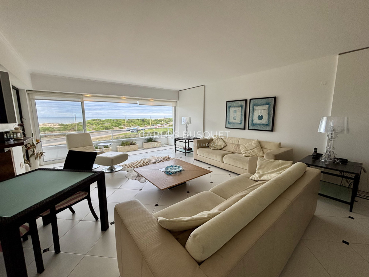 Apartamento ID.1563 - Venta apartamento de 4 dormitorios en Playa Brava, primera línea sobre el mar 