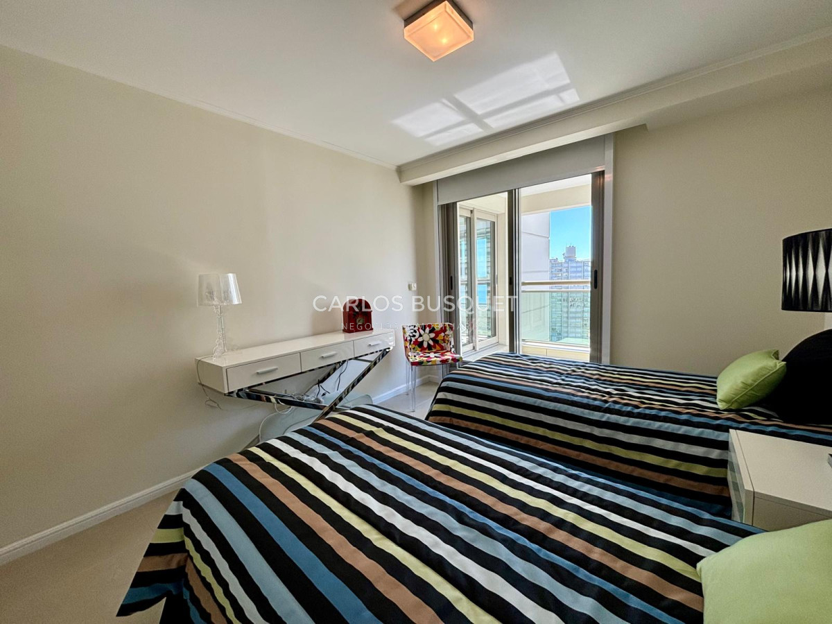 Apartamento ID.815 - Apartamento en venta de 4 dormitorios en exclusiva torre en playa brava! 