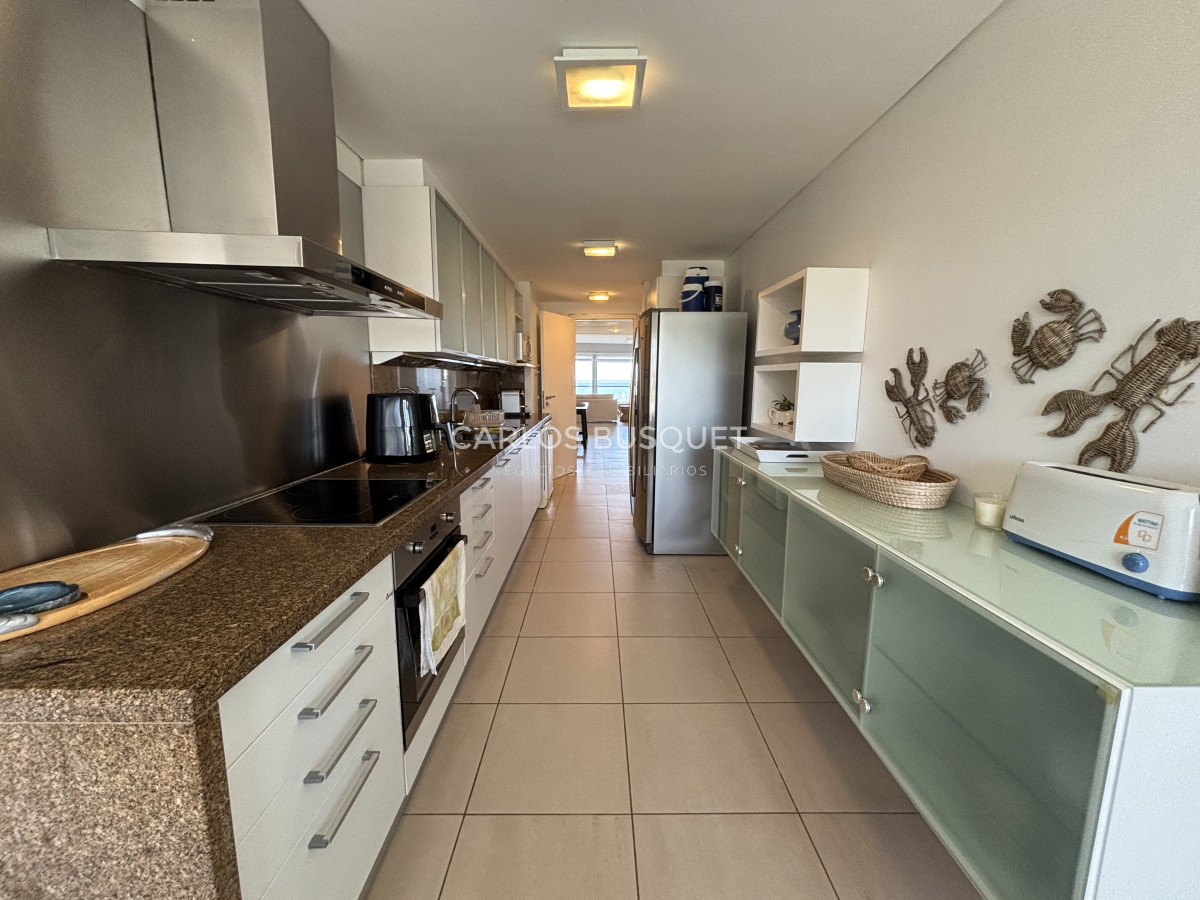 Apartamento ID.1102 - Apartamento en alquiler temporal de 3 dormitorios en suite, en playa Brava