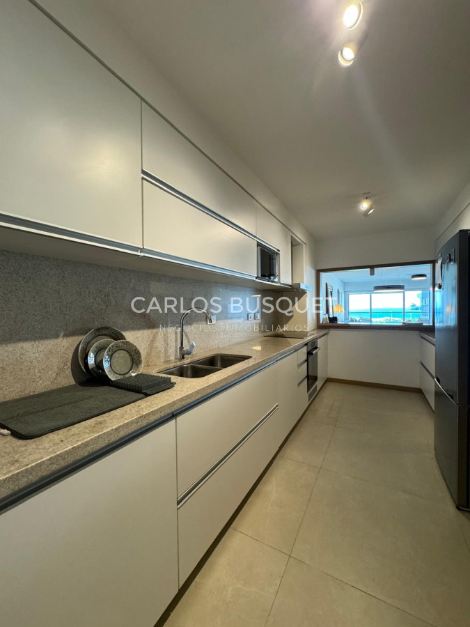 Apartamento ID.697 - Apartamento en alquiler temporal de 2 dormitorios, en playa brava, frente al mar