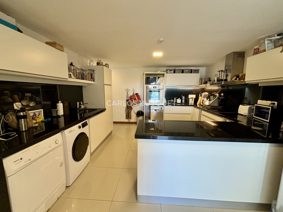 Apartamento ID.869 - Apartamento en alquiler temporal, de 3 dormitorios, en playa brava