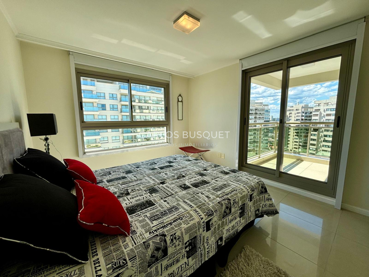 Apartamento ID.815 - Apartamento en venta de 4 dormitorios en exclusiva torre en playa brava! 