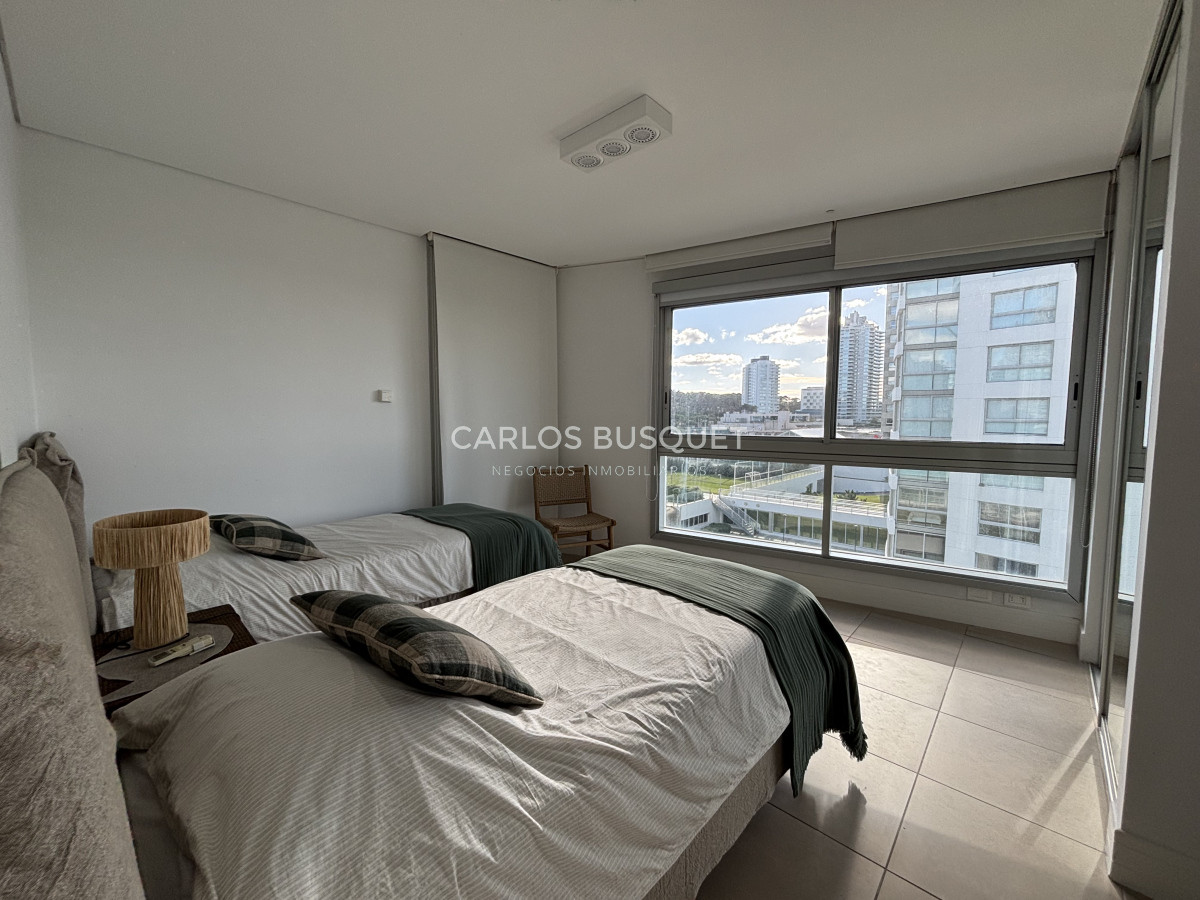 Apartamento ID.1102 - Apartamento en alquiler temporal de 3 dormitorios en suite, en playa Brava