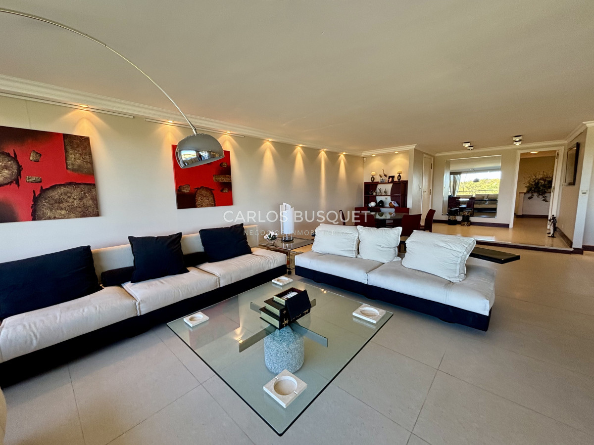 Apartamento ID.1305 - Apartamento en venta de 4 dormitorios en playa brava, frente al mar!