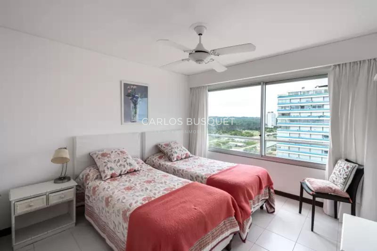 Apartamento ID.1461 - Espectacular apartamento en playa Brava primera linea 3 dormitorios y dependencia en alquiler temporal