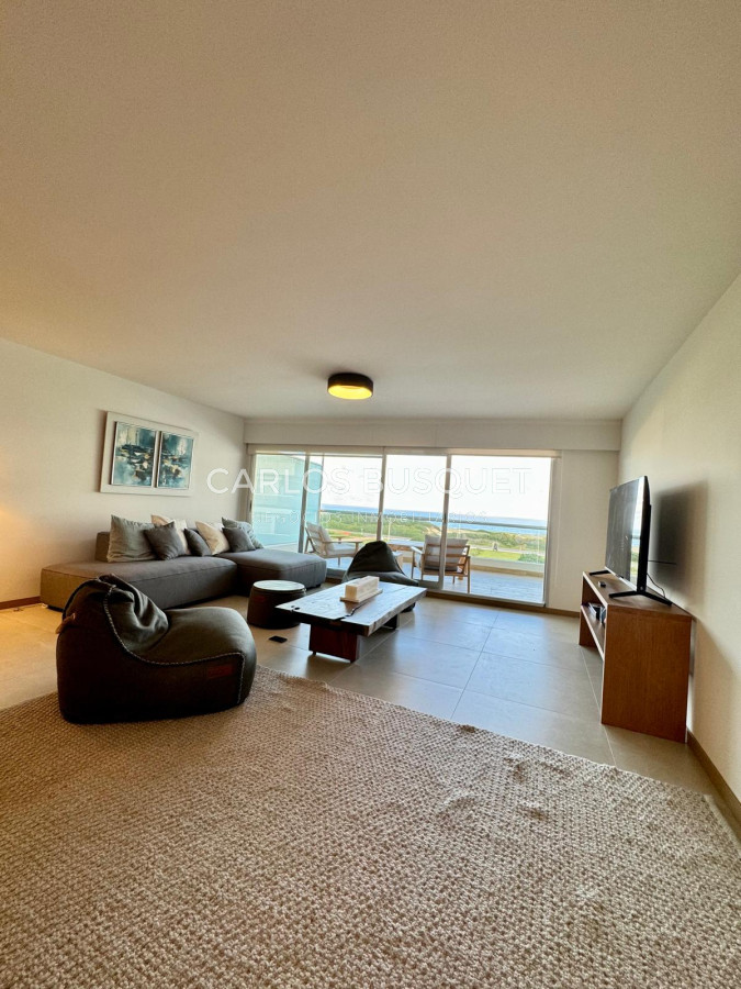 Apartamento ID.697 - Apartamento en alquiler temporal de 2 dormitorios, en playa brava, frente al mar