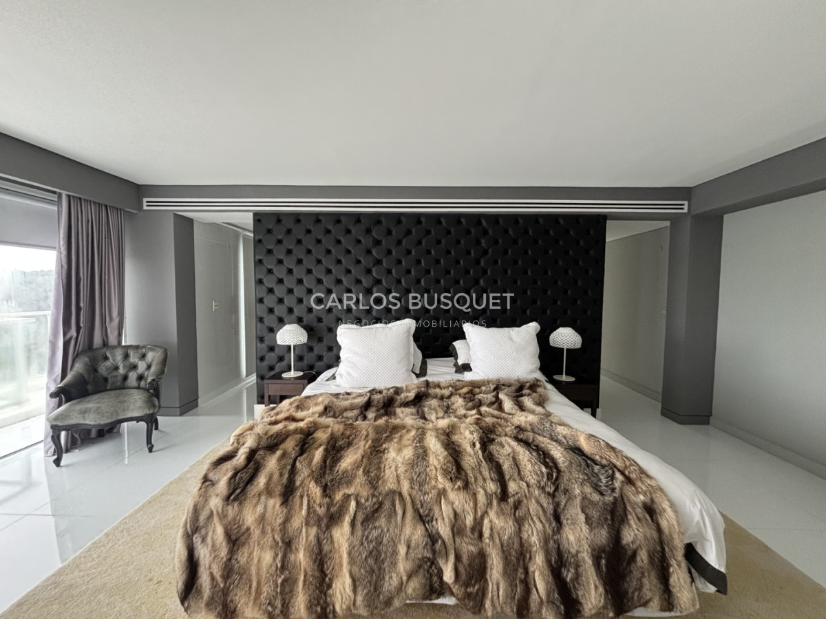 Apartamento ID.1558 - Venta apartamento de 4 dormitorios en Playa Brava, Penthouse con parrillero propio 