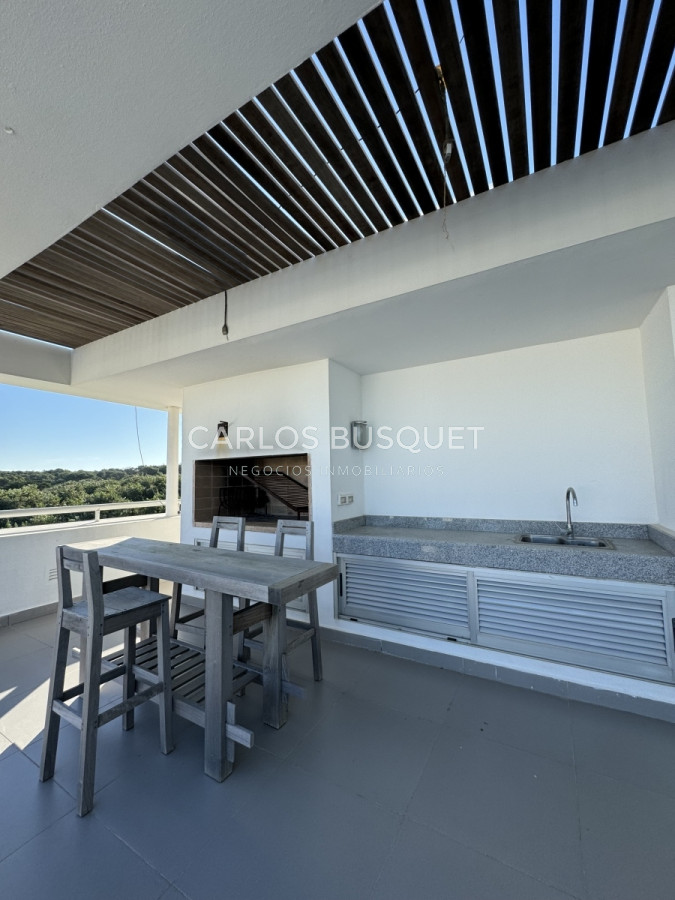Apartamento ID.696 - Penthouse en venta, de 3 dormitorios en suite, en playa brava, primera linea