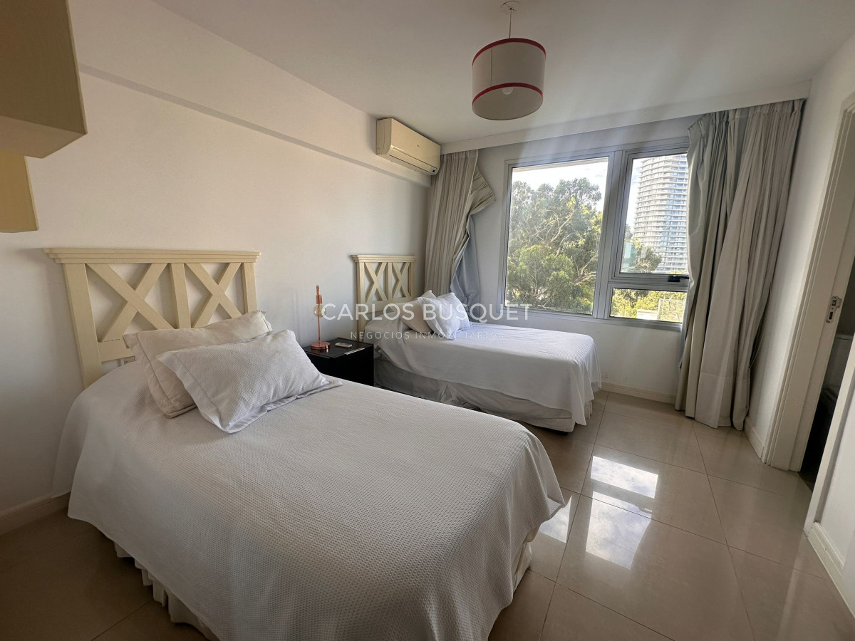 Apartamento ID.861 - Apartamento en venta de 3 dormitorios en suite, en playa mansa.