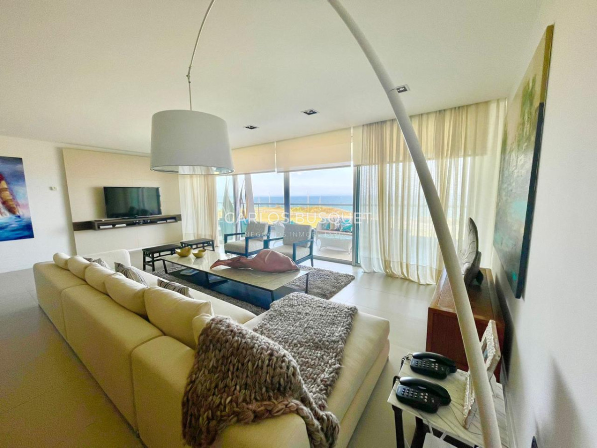 Apartamento ID.896 - Espectacular semipiso en venta en playa brava