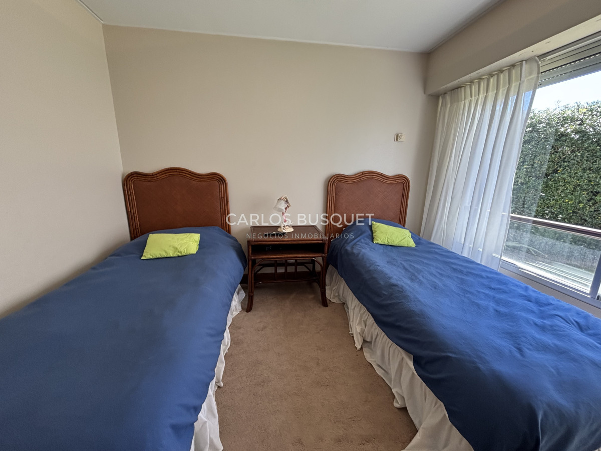 Apartamento ID.1305 - Apartamento en venta de 4 dormitorios en playa brava, frente al mar!
