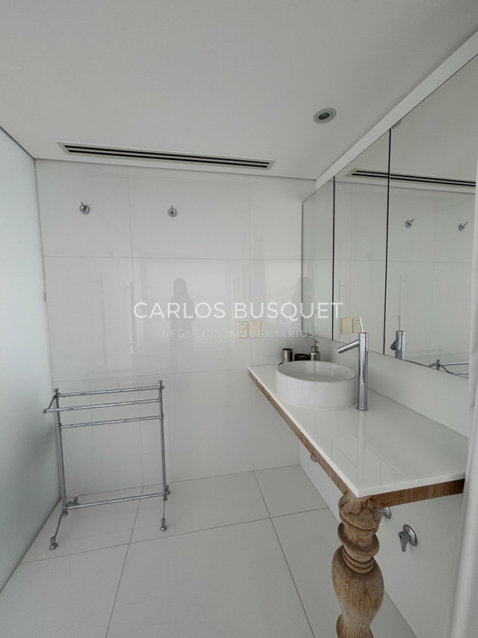 Apartamento ID.1558 - Venta apartamento de 4 dormitorios en Playa Brava, Penthouse con parrillero propio 