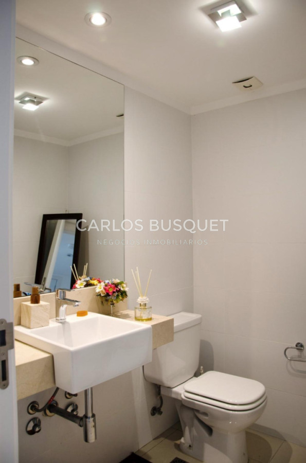 Apartamento ID.1462 - Hermoso apartamento en playa Mansa 2 dormitorios primera linea disponible en venta