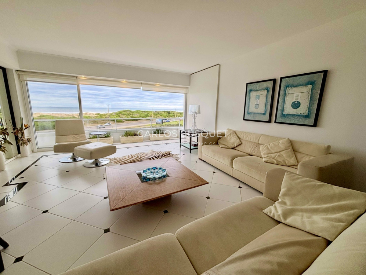 Apartamento ID.1563 - Venta apartamento de 4 dormitorios en Playa Brava, primera línea sobre el mar 