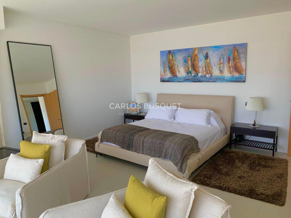 Apartamento ID.896 - Espectacular semipiso en venta en playa brava