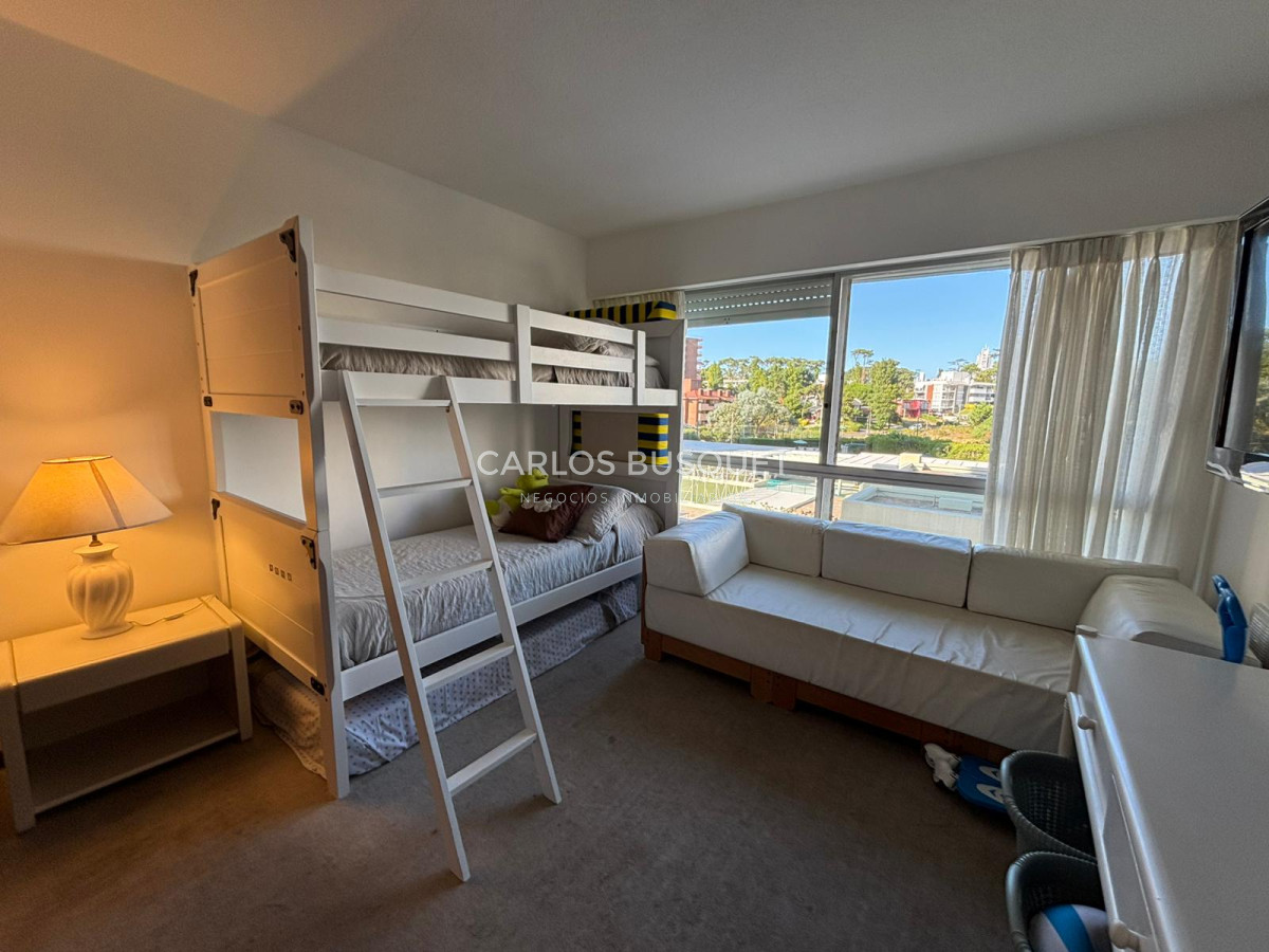 Apartamento ID.894 - Apartamento en alquiler temporal, de 3 dormitorios, en playa mansa.
