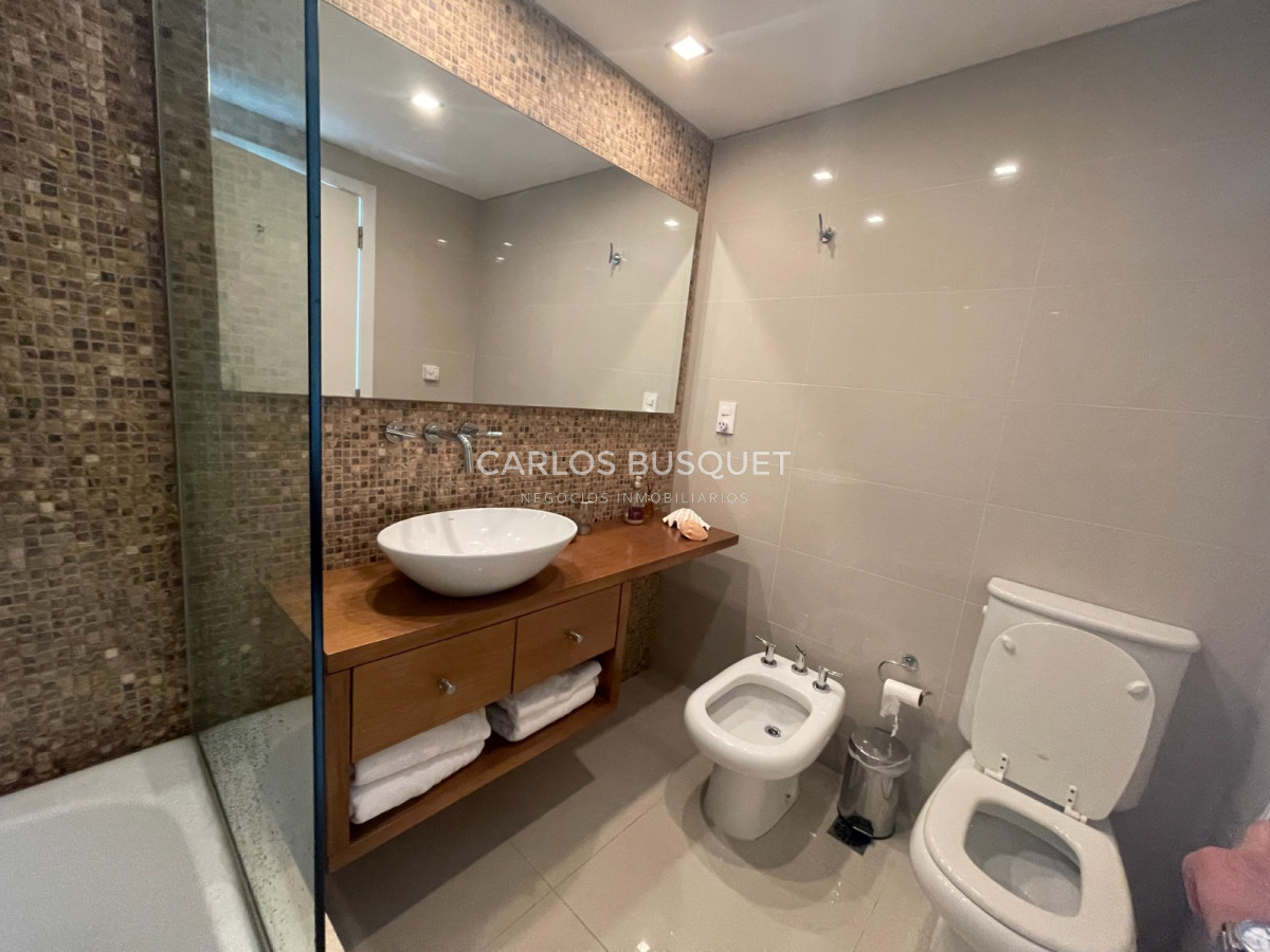 Apartamento ID.864 - Apartamento de 3 dormitorios en alquiler temporal, playa brava! 