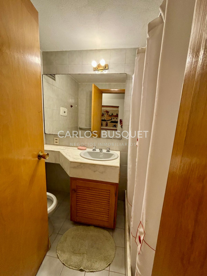 Apartamento ID.41 - Apartamento en venta de 2 dormitorios, playa brava, primera fila 