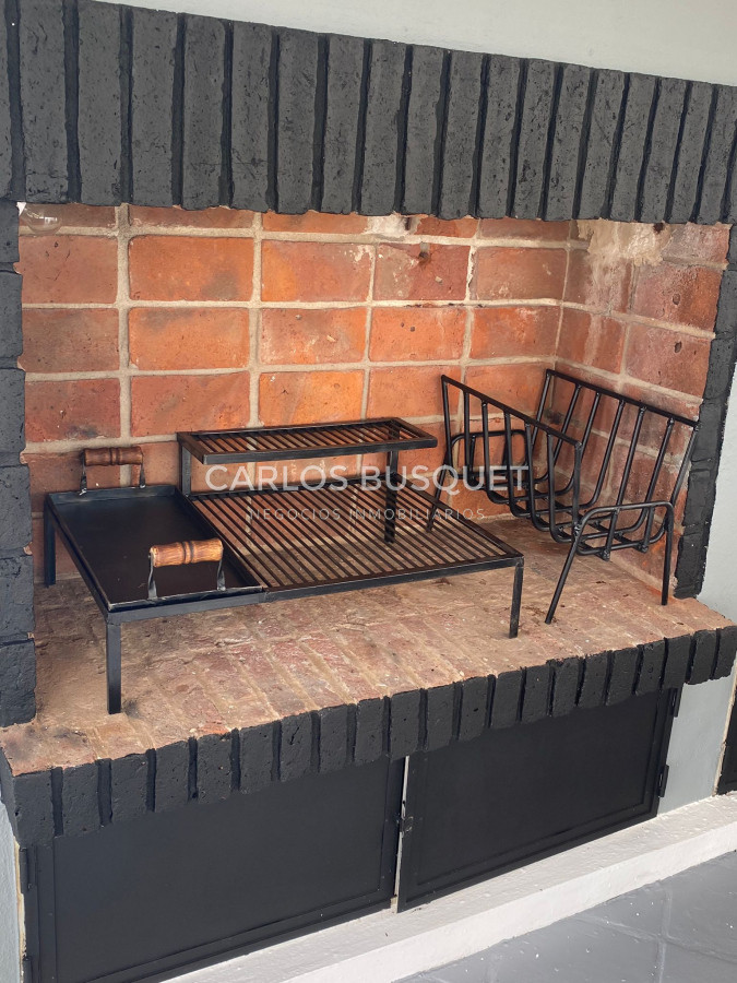Apartamento ID.583 - Penthouse en venta, de 3 dormitorios y servicio, en playa Brava